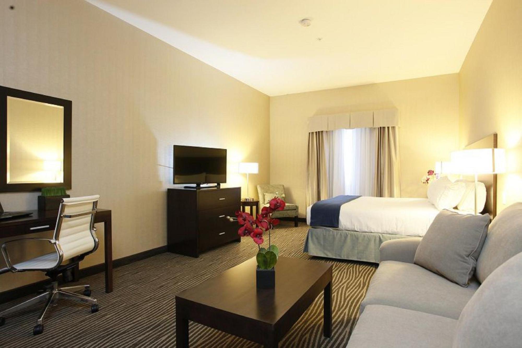 Holiday Inn Express Fort St John By Ihg Fort St. John Exterior photo