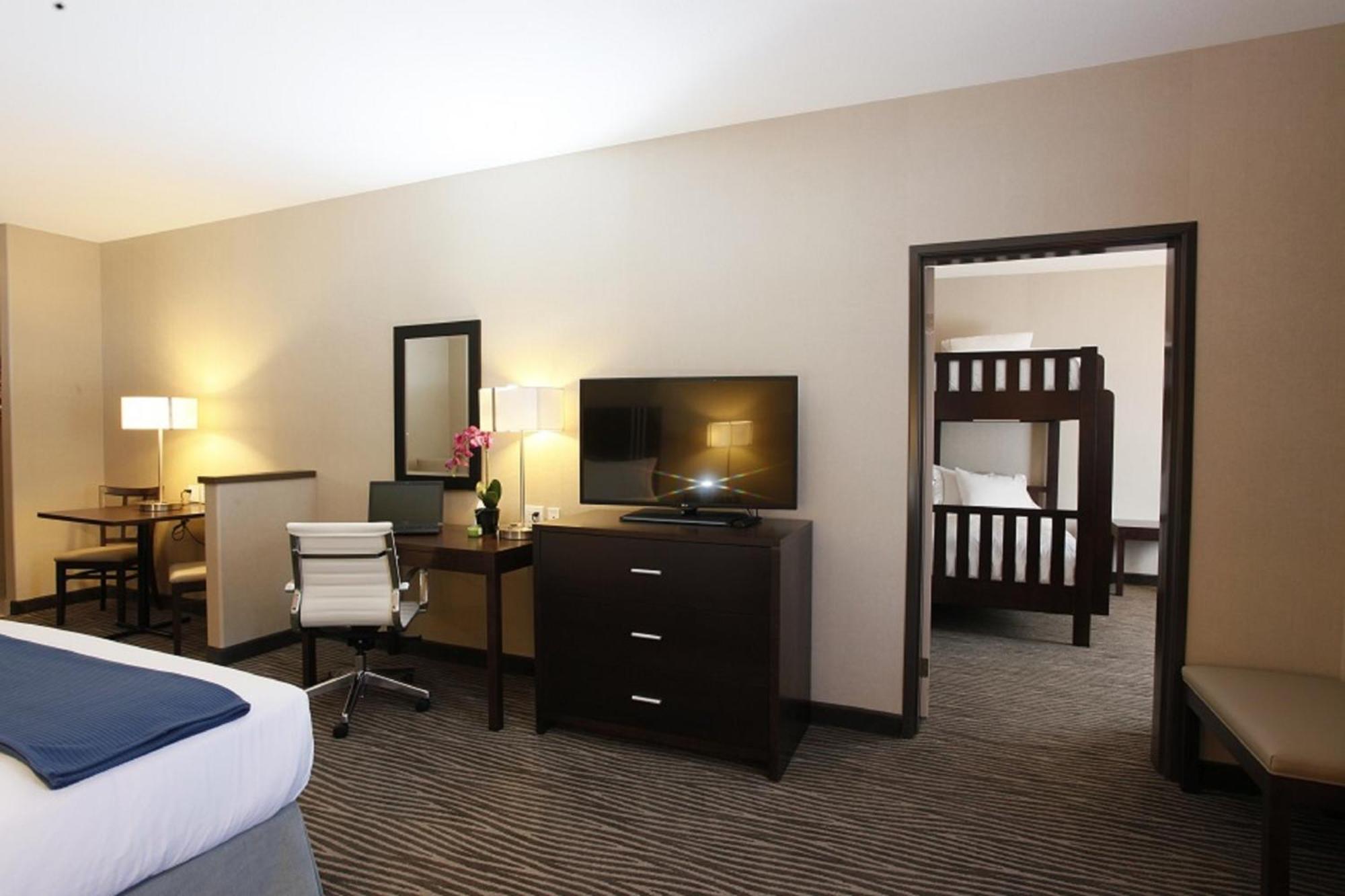 Holiday Inn Express Fort St John By Ihg Fort St. John Exterior photo