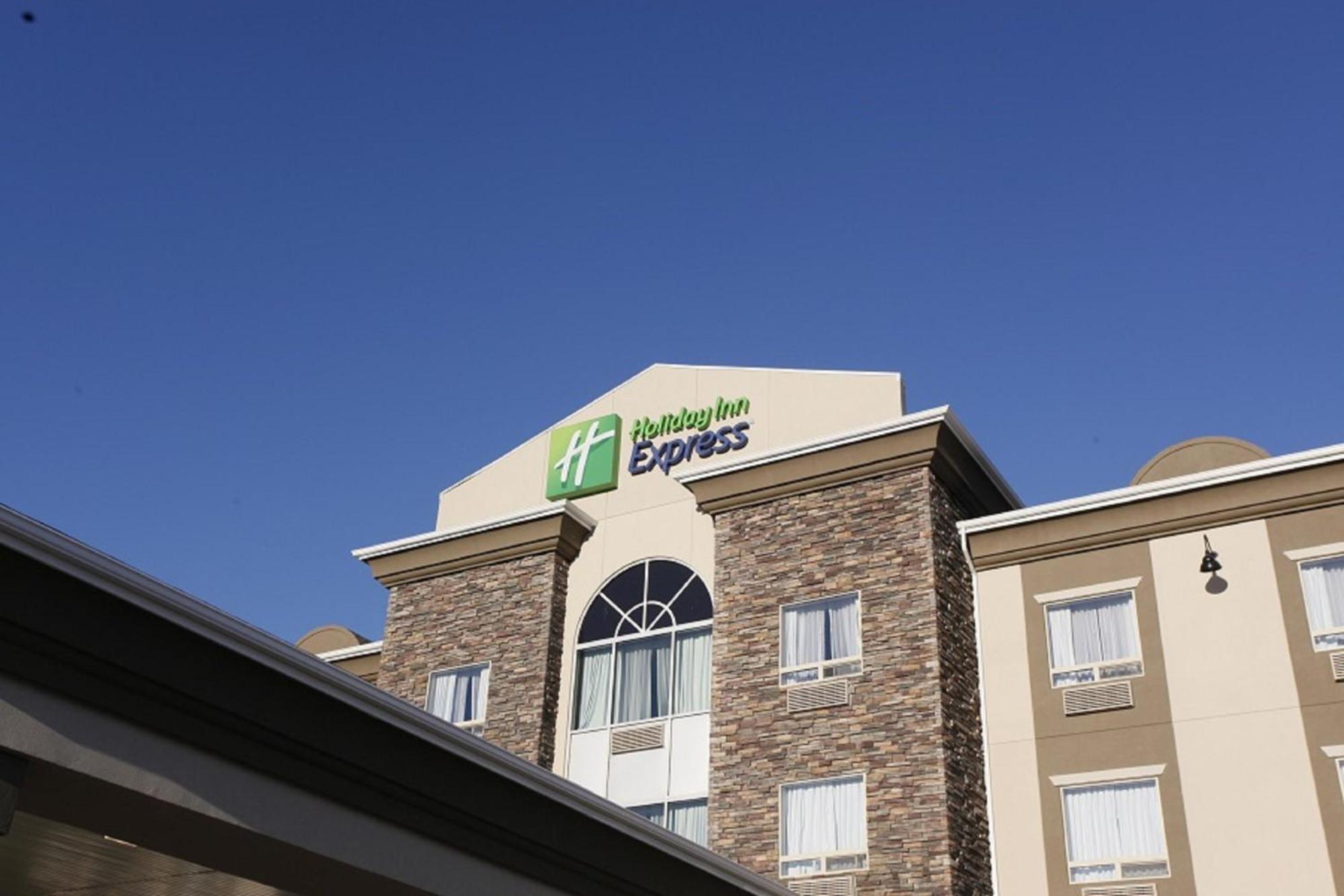 Holiday Inn Express Fort St John By Ihg Fort St. John Exterior photo