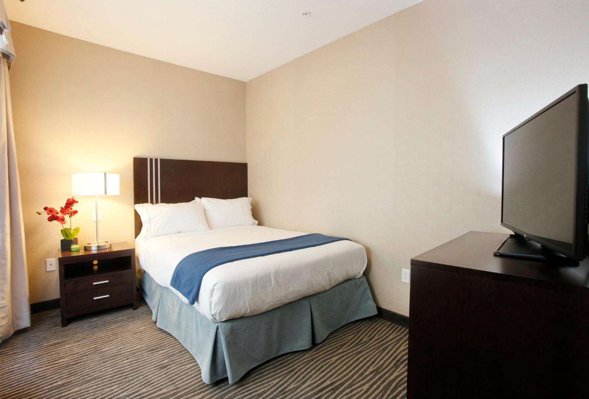 Holiday Inn Express Fort St John By Ihg Fort St. John Exterior photo