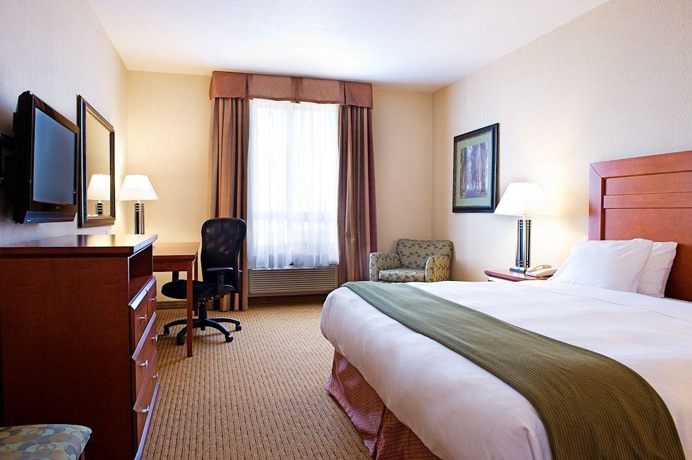 Holiday Inn Express Fort St John By Ihg Fort St. John Exterior photo