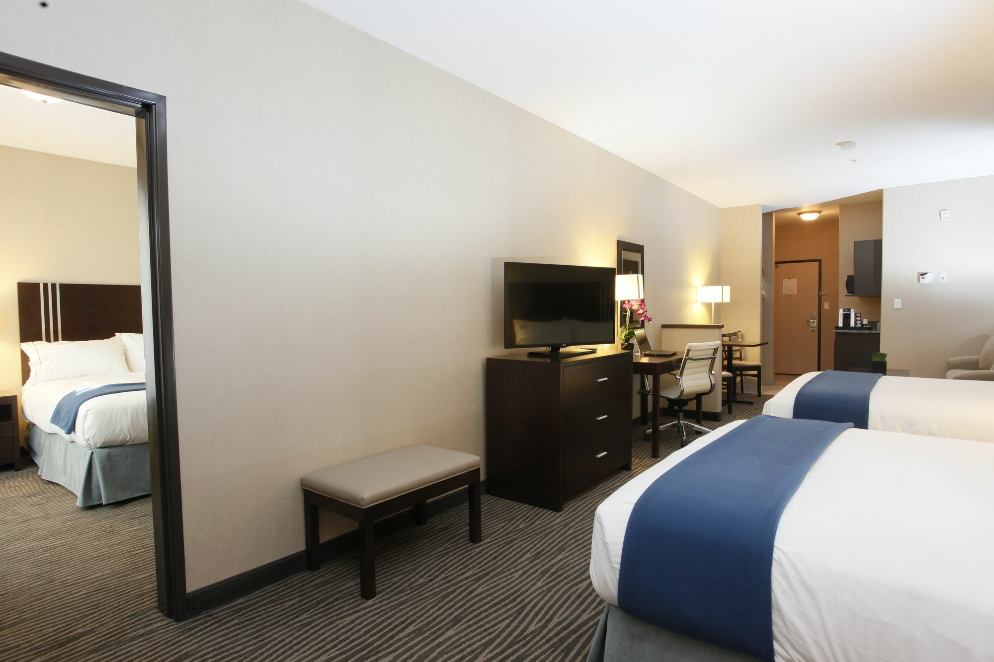 Holiday Inn Express Fort St John By Ihg Fort St. John Exterior photo