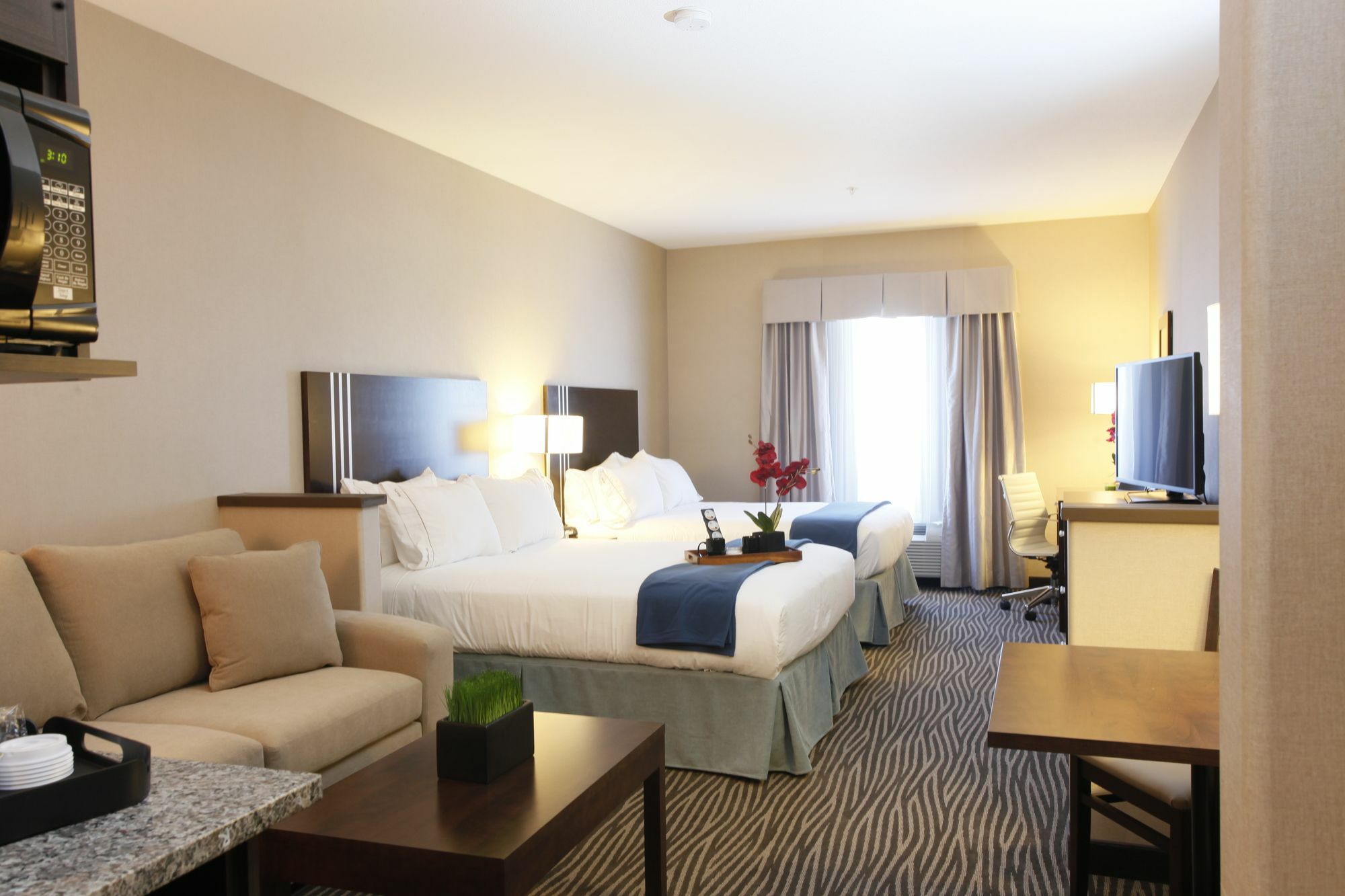 Holiday Inn Express Fort St John By Ihg Fort St. John Exterior photo